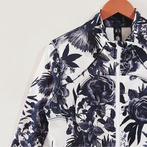 lululemon | forme jacket II *textured in brisk bloom black white (2013) ↷